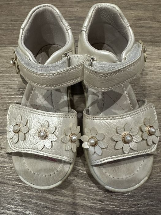 Босоножки на девочку 23 р стелька 15,5