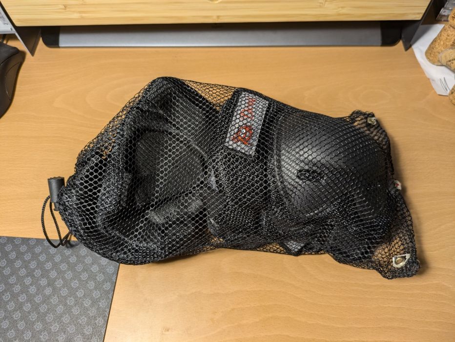 Conjunto Proteções criança (bicicleta, skate etc)
