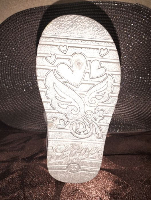 Дитяче нове Брендові взуття.