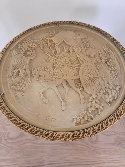 Stolik w stylu orientalnym alabaster