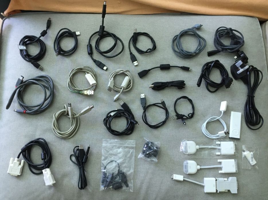 Cabos USB e mini-USB em excelente estado64284586396802120