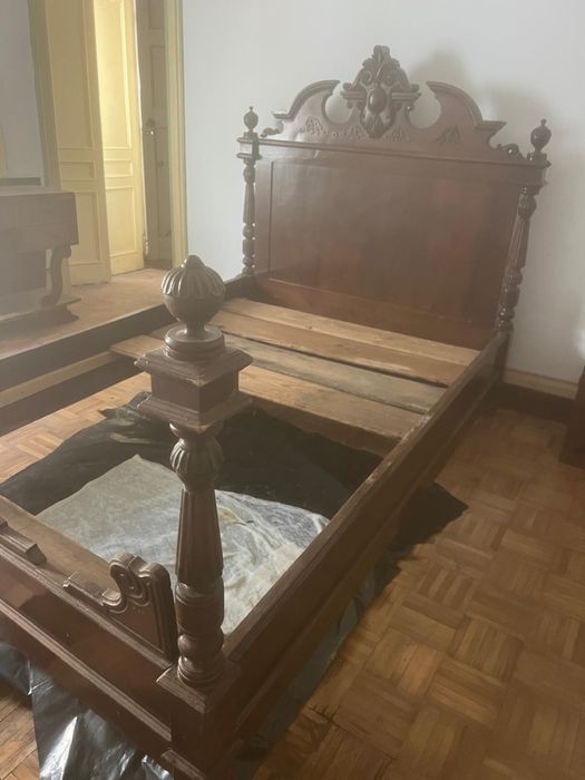 Cama madeira maciça corpo e meio