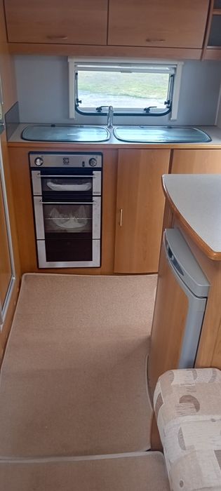 Sprzedam  Compas  Corona 2009r przedsionek  muwer  1150dmc pokrowiec na zime