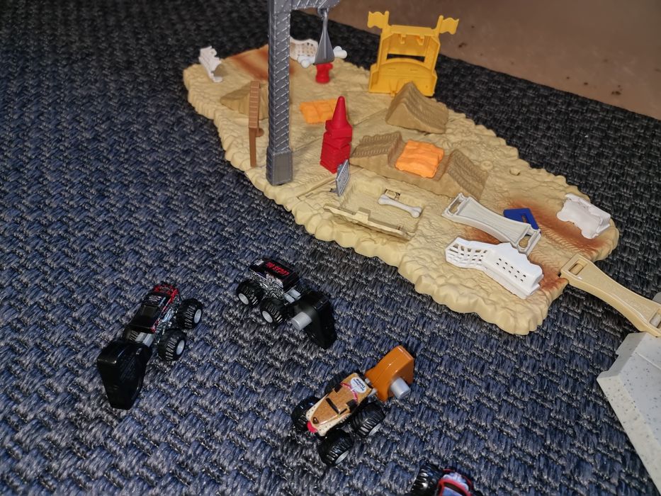 Hot wheels mini tory autka