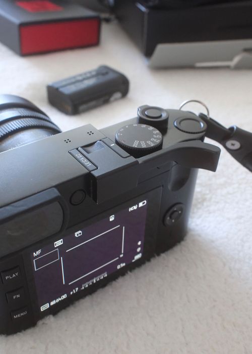 Leica Q2 com Extras