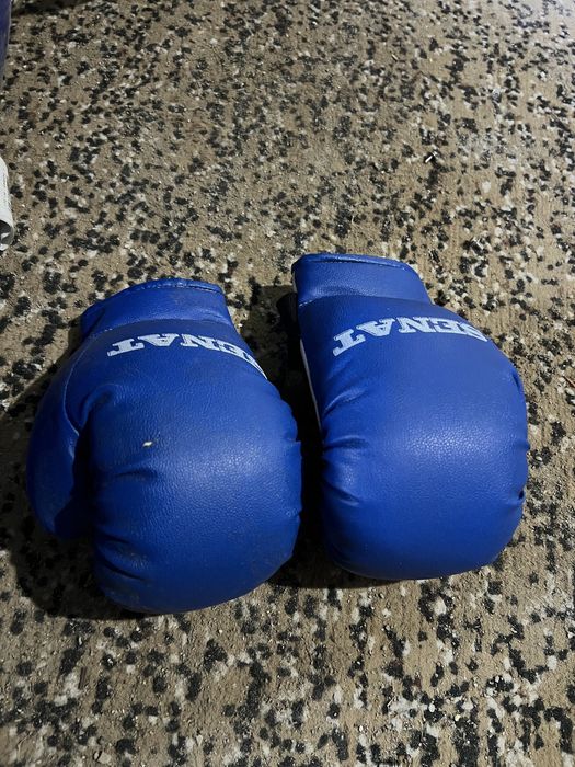 Боксер груша и перчатки