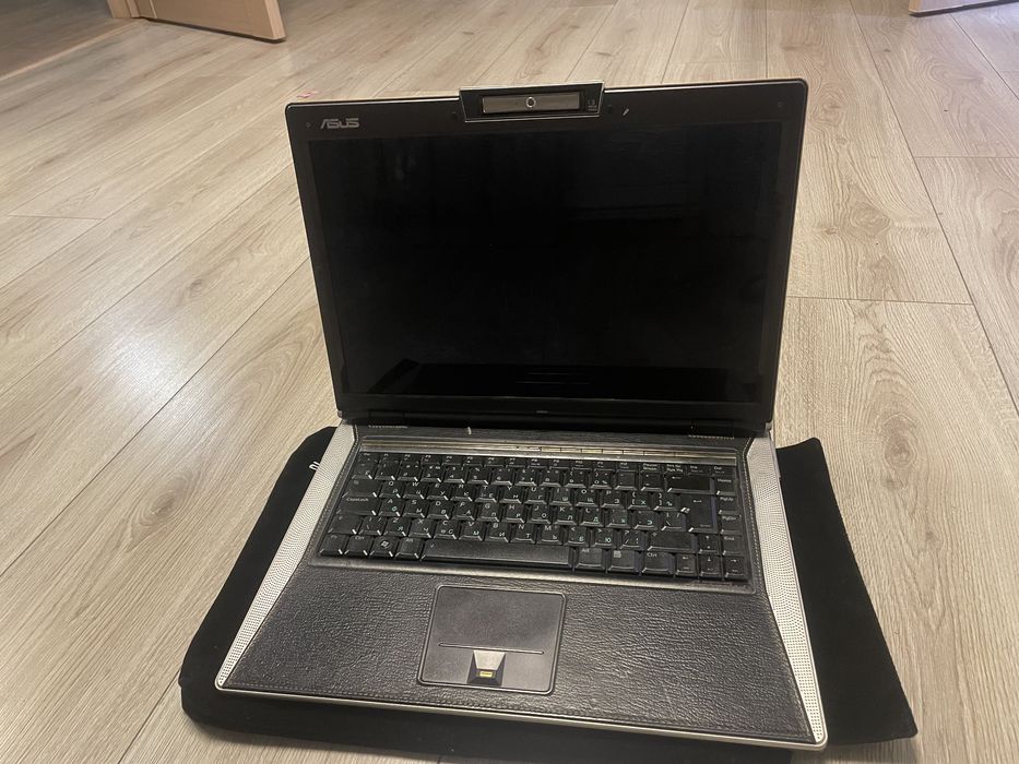 Ноутбук  продам терміново.