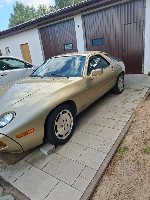 Porsche 928
