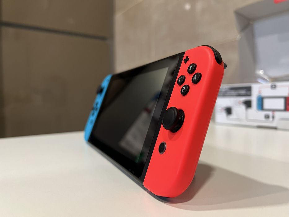 Nintendo Switch Completa na Caixa + 2 Jogos (Como Nova)