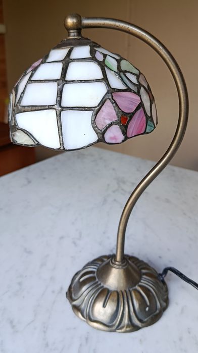 Lampka nocna w stylu Tiffany