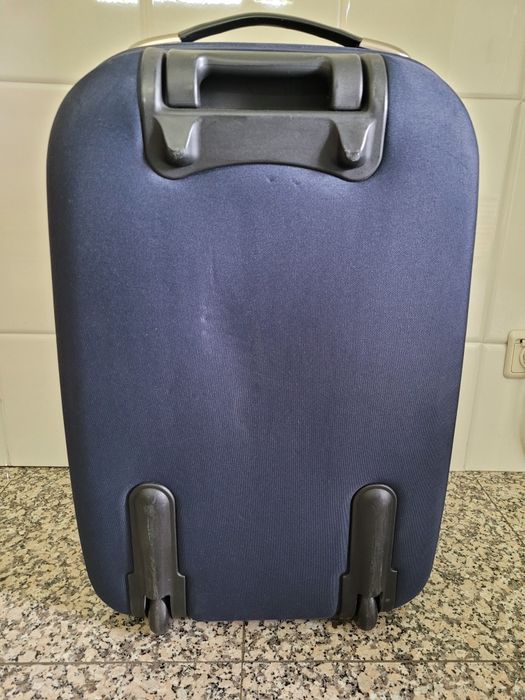 Mala de viagem Gabol pequena azul e vermelha