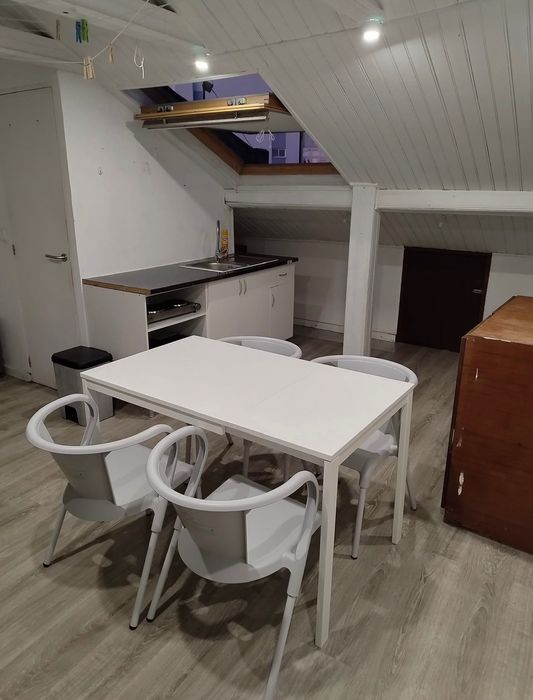 Arrendo Sótão T0+1  em Linda a velha