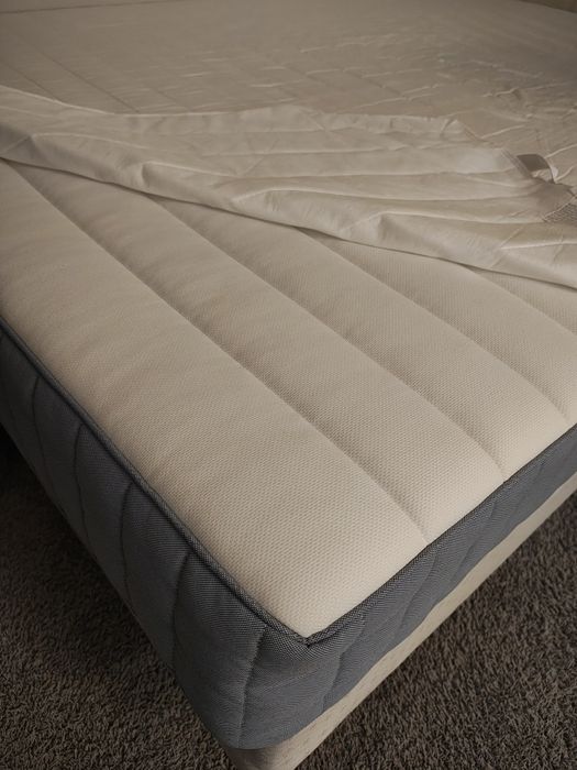 Łóżko kontynentalne z materacem Ikea