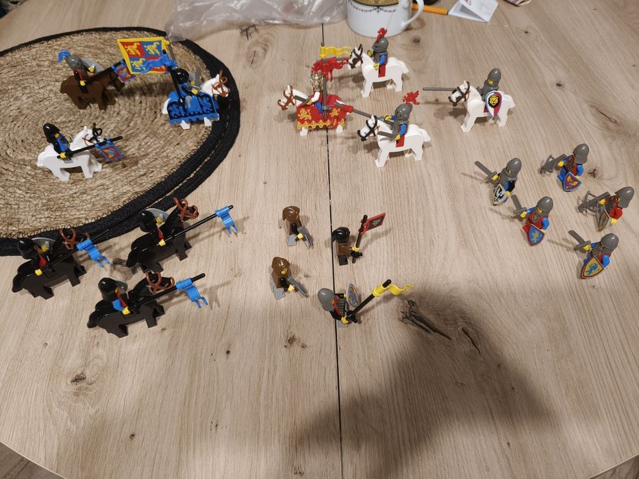 Duży zestaw figurek rycerzy LEGO lata dziewiedziesiąte