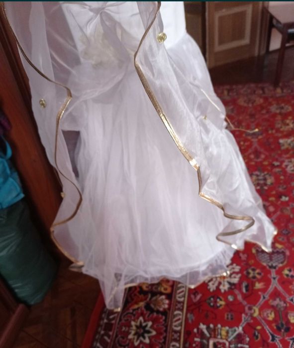 Біле святкове плаття. Можна до причастя