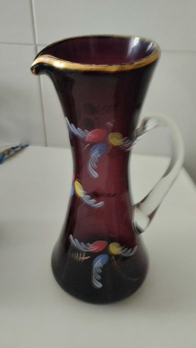 Vendo jarra de vinho com 3 copos antigo mais 50 anos em bom estado