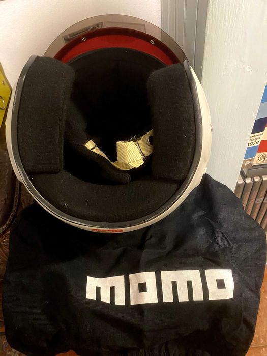 Capacete MOMO.Modelo raro e comprado em Inglaterra.