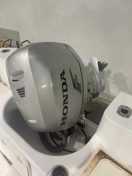Łódź motorowa z silnikiem Honda 150KM