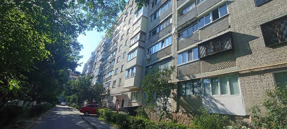(8) Продам 3-кімнатну квартиру на Вишеньці 9890