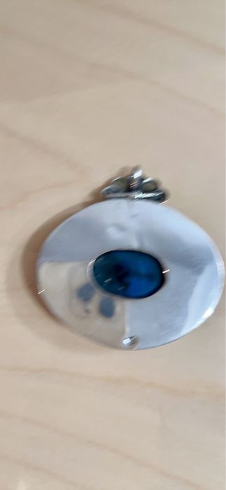 Pendente em prata e pedra azul marinho