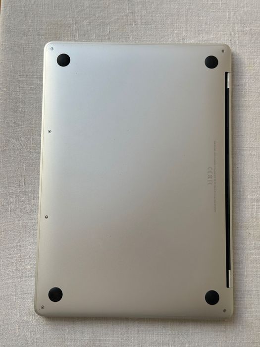 MacBook Pro 2019 13`- 8GB RAM - 256GB SSD - OS Seqoia