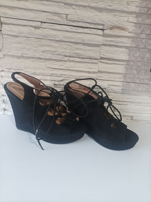 Buty na koturnie roz.39 zamszowe