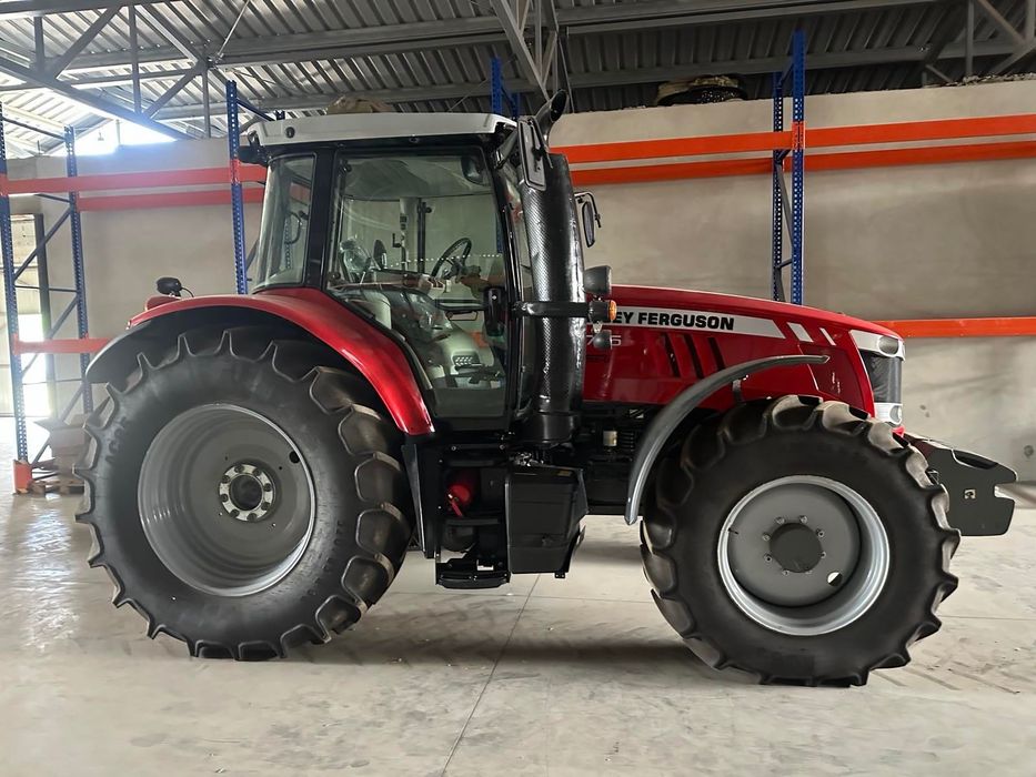Трактор Massey Ferguson 7715