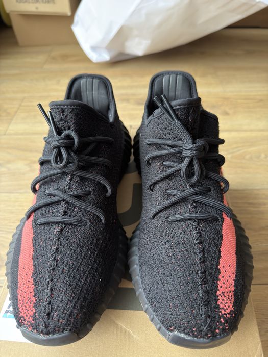 Adidas Yeezy Boost 350 V2 Red Stripe buty sneakersy czarne niskie 44