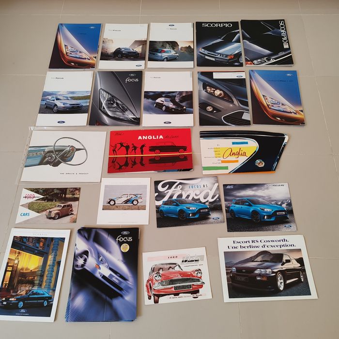 Catálogos publicitários Ford