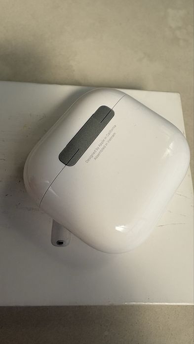 Słuchawki apple AirPods 4 ANC super stan  50% ceny oryginalne