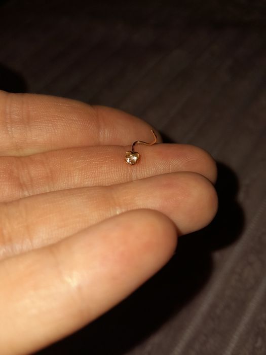 Продам золоту сережку в ніс