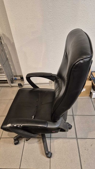 Fotel biurowy z siłownikiem