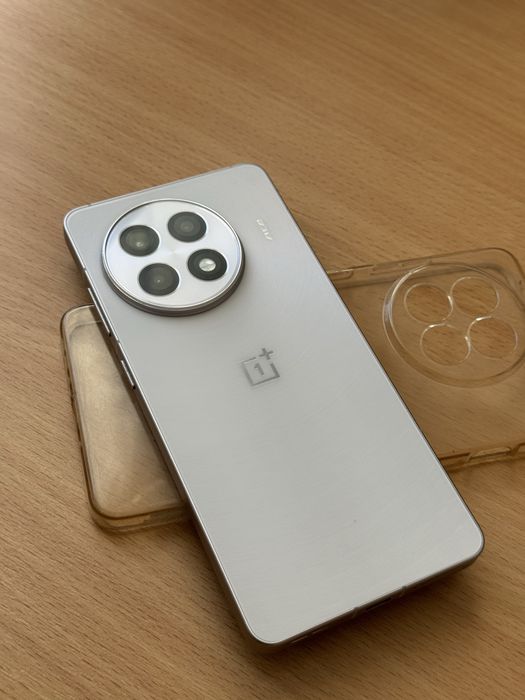 OnePlus Ace 5 12/256 ГБ — чудовий стан