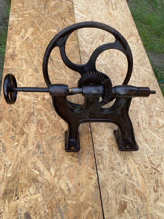 Maszyna kowalska wiertarka