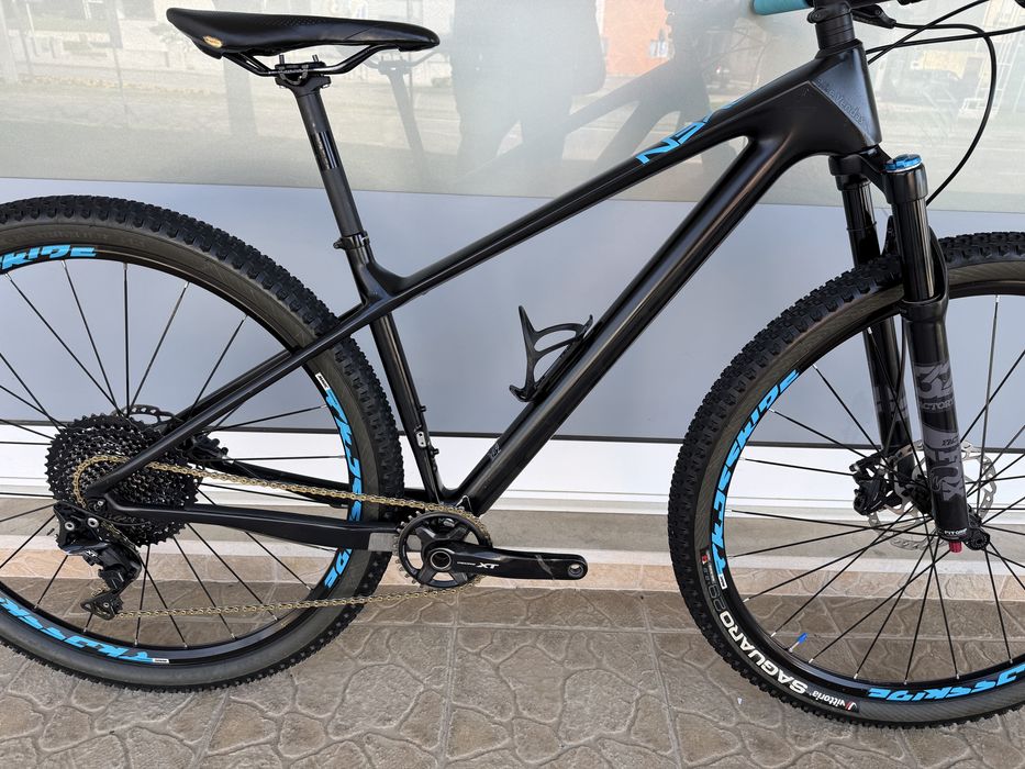 Bicicleta de BTT roda 29 - carbono 12v