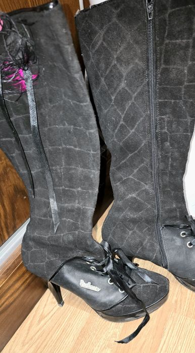 Botas de marca em pele