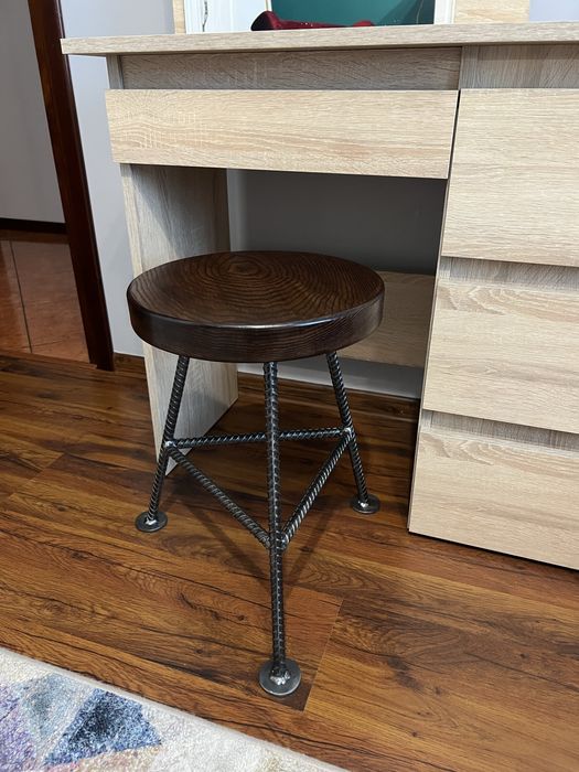 Taboret loftowy - krzesełko, siedzisko spawane, stal + drewno