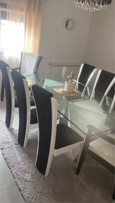 Set of 8 armchairs at a very good price and in good condition! In velvet64552475046529123