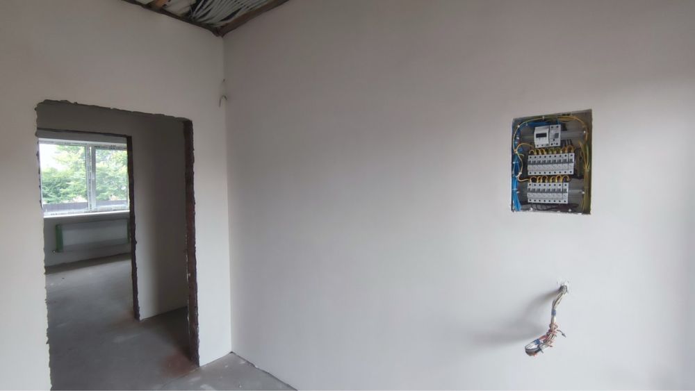 Гніванське шосе поруч магазини