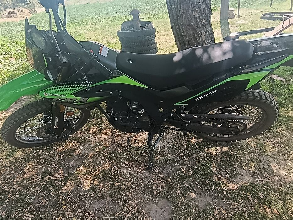 Продам мотоцикол Forte250cba