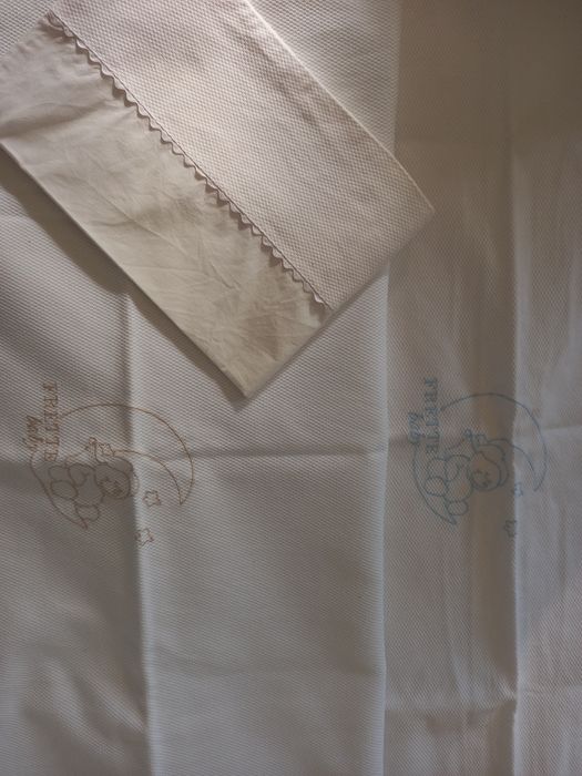 Vendo conjunto de 2 colchas com almofada para cama de bebé em algodão