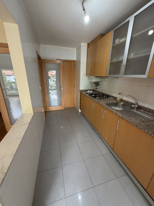 Alugo t1 com garagem