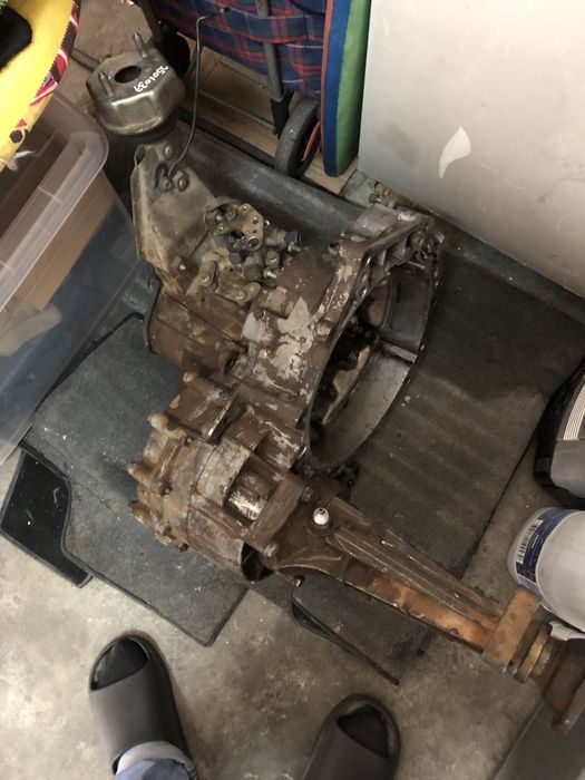 Caixa de velocidades de Vw transporter T 4  para motor 1900 cc turbo diesel em muito bom estado