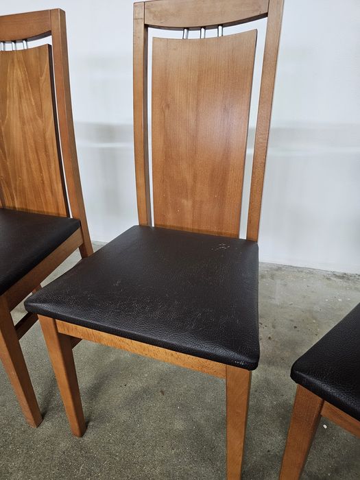 Conjunto de 4 Cadeiras em Madeira Maciça com Assento Estofado