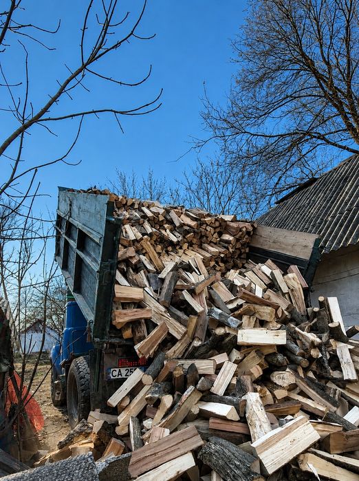 Дрова з доставкою за хорошою ціною без передоплати. Якісні, щільно складені. Опт та роздріб 35-55 см