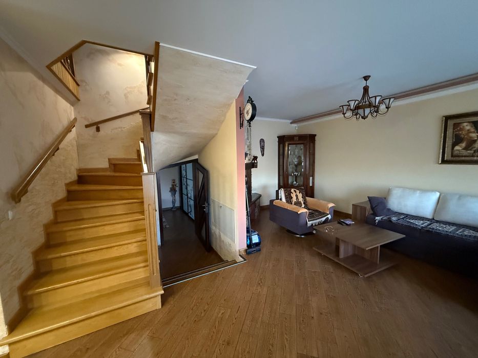 Продаж будинку по вулиці Романця.