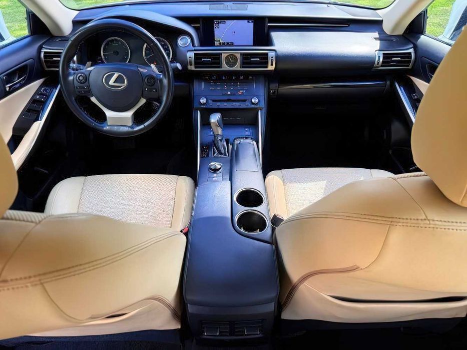 Lexus IS 300      2016