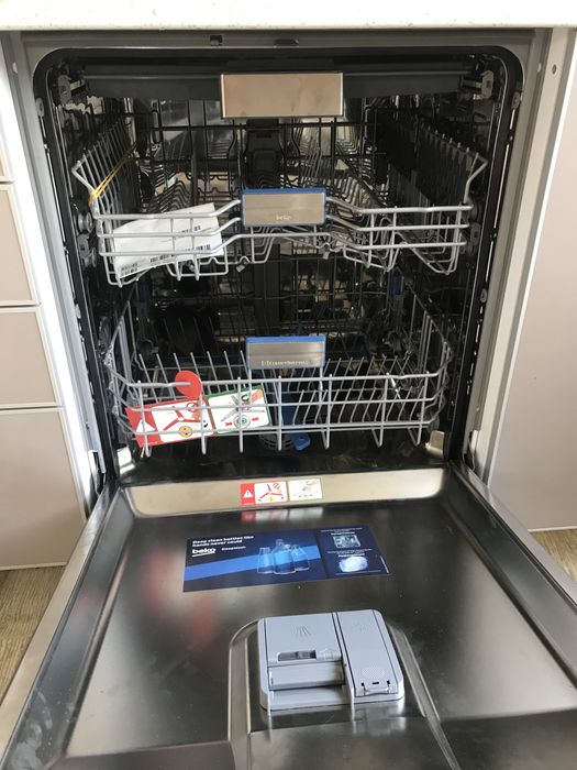 Посудомийна машина Beko BDIN 38531D