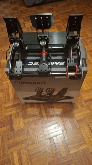 vendo pedal Fanatec V3 com brake performance kit