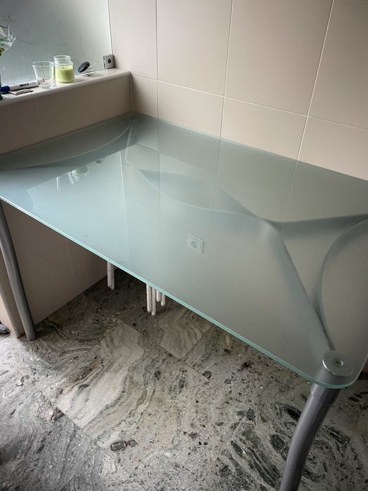 Mesa de cozinha tampo de vidro fosco
